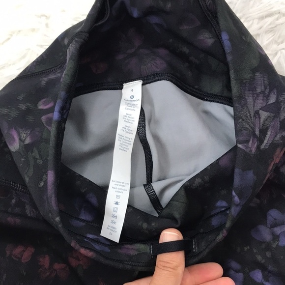 🔥$SALE$🔥 Lululemon Train Times Crop (17")Frozen Flourish - Picture 4 of 6